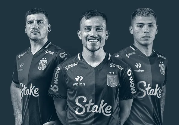 Tarjeta deportiva de club con apariencia de selección y evento en vivo
